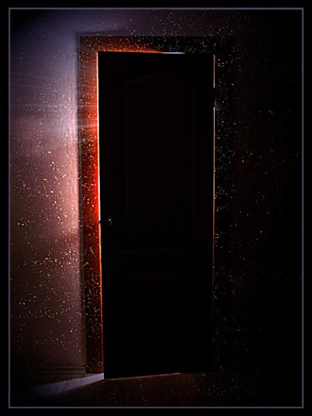 Иллюстрация. Название: «Дверь в сказочный мир». Автор: Евгений Литвиненко. Источник: http://www.photosight.ru/photos/2633580/