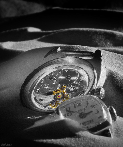 Иллюстрация. Название: «Пески времени (любовь и золотое сердце)». Автор: Михаил Каретин. Источник: http://www.photosight.ru/photos/3159938/