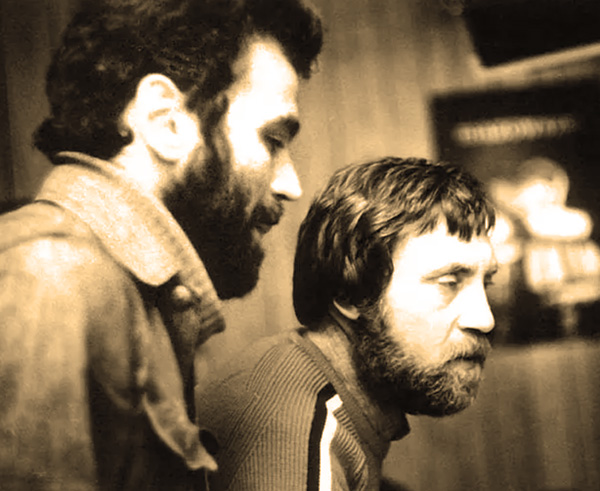 Константин Казански и Владимир Высоцкий в студии «Резонас». Париж, апрель 1975 года. Фото Роберта Прюдона.