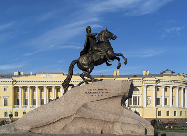 Медный всадник. Источник: https://ru.m.wikivoyage.org/wiki/Файл:The_Bronze_Horseman_(St._Petersburg,_Russia).jpg